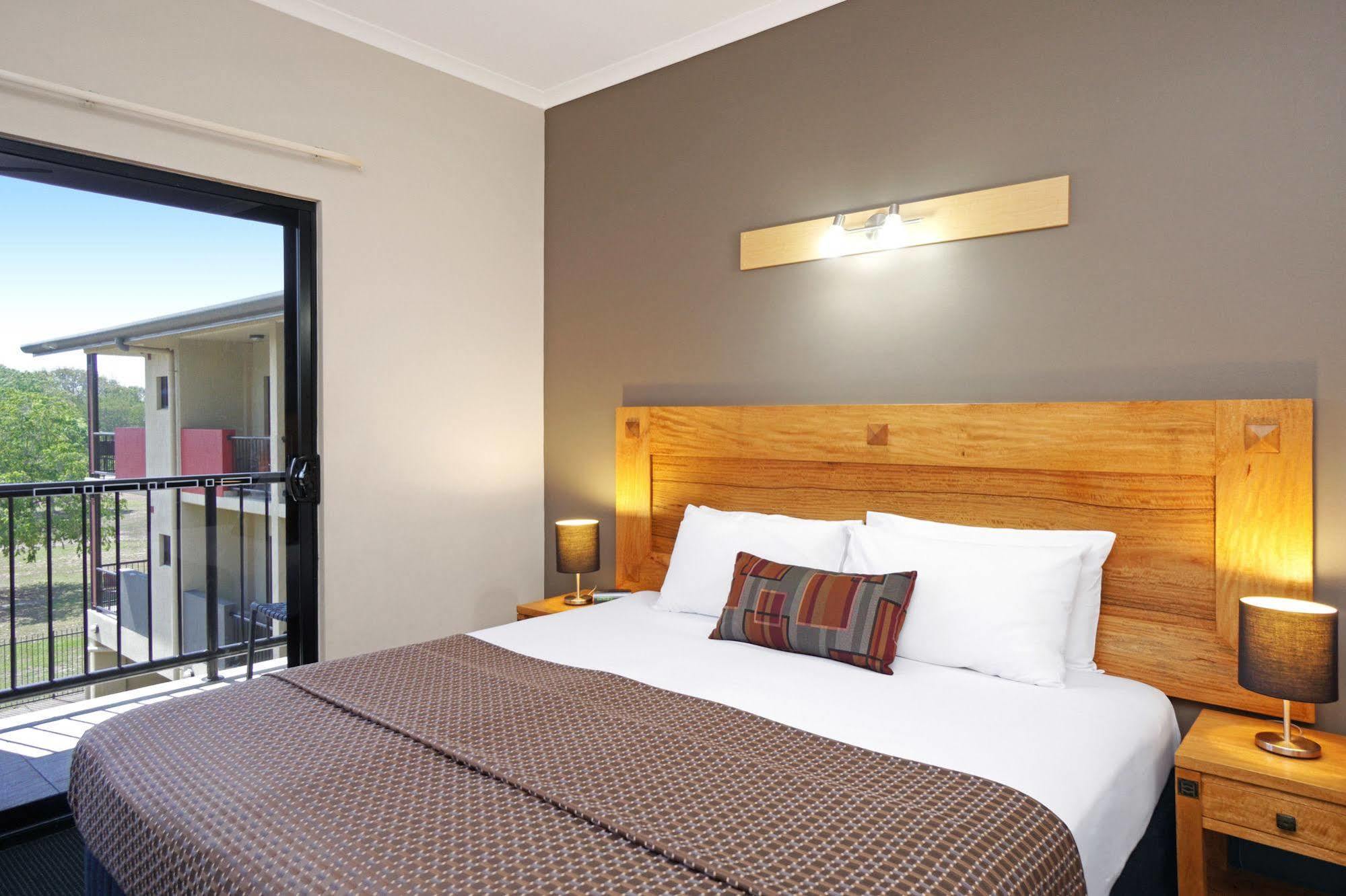 فندق كواليتي مطار داروين الغرفة الصورة A bedroom at the Quality Hotel & Spa